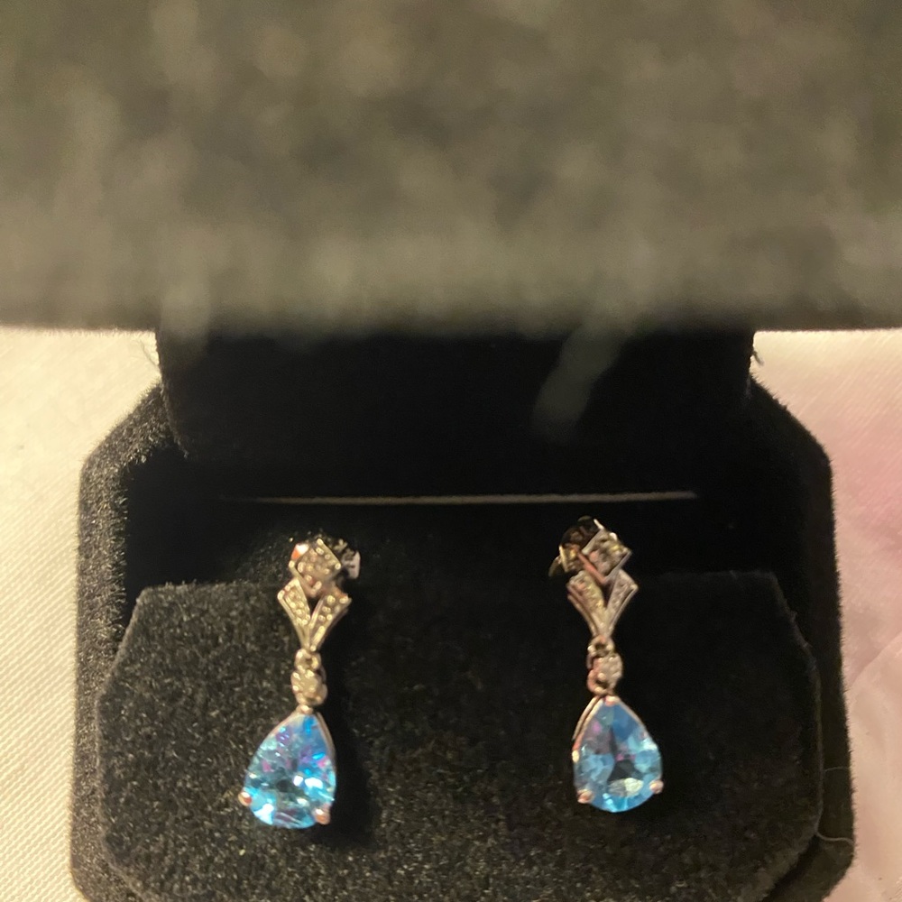 Never worn Blue Sapphire Earrings